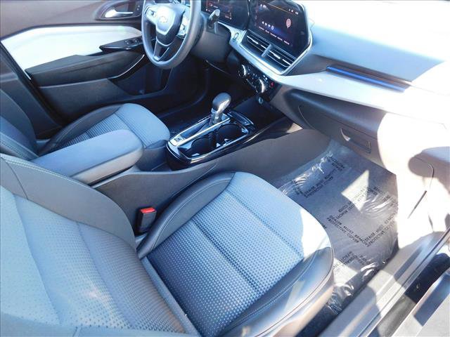 Used 2025 Chevrolet Trax LT FWD image 27