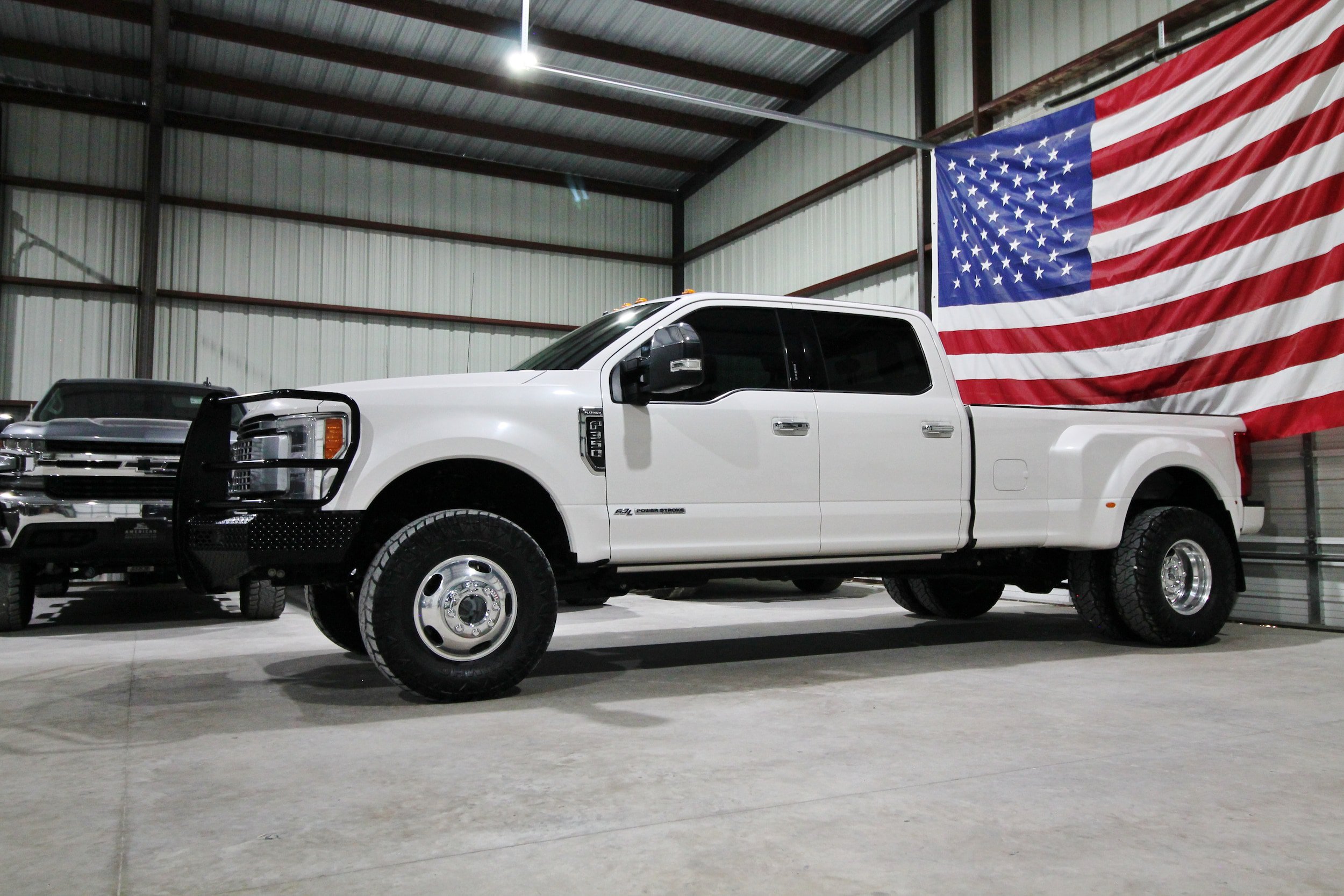 Used 2019 Ford F350 Platinum w/ Platinum Ultimate Package AWD/4WD image 4