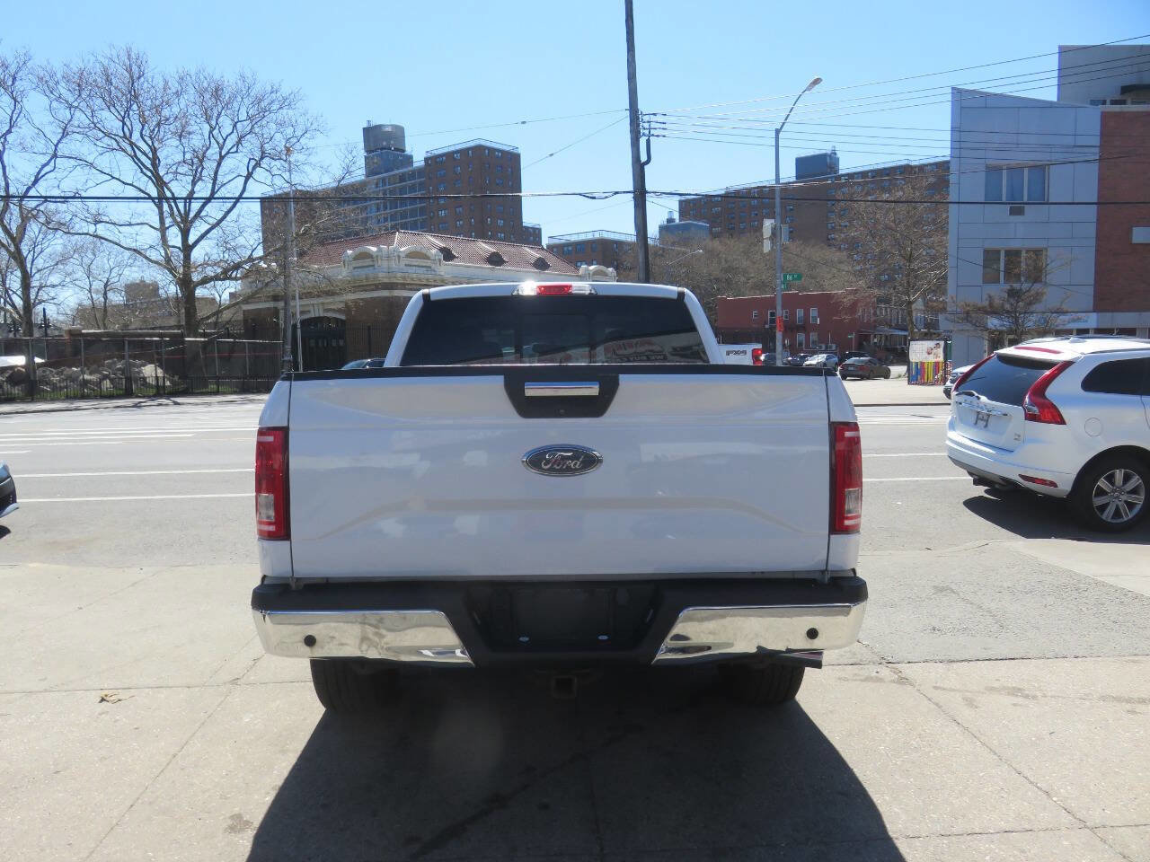Used 2017 Ford F150 XLT w/ Equipment Group 302A Luxury AWD/4WD image 9