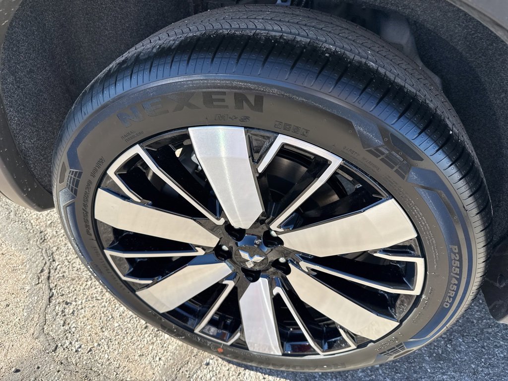 New 2025 Mitsubishi Outlander SE image 12