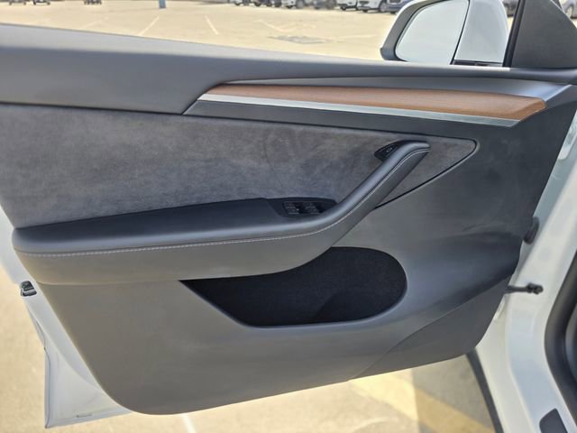 Used 2023 Tesla Model Y Long Range image 21