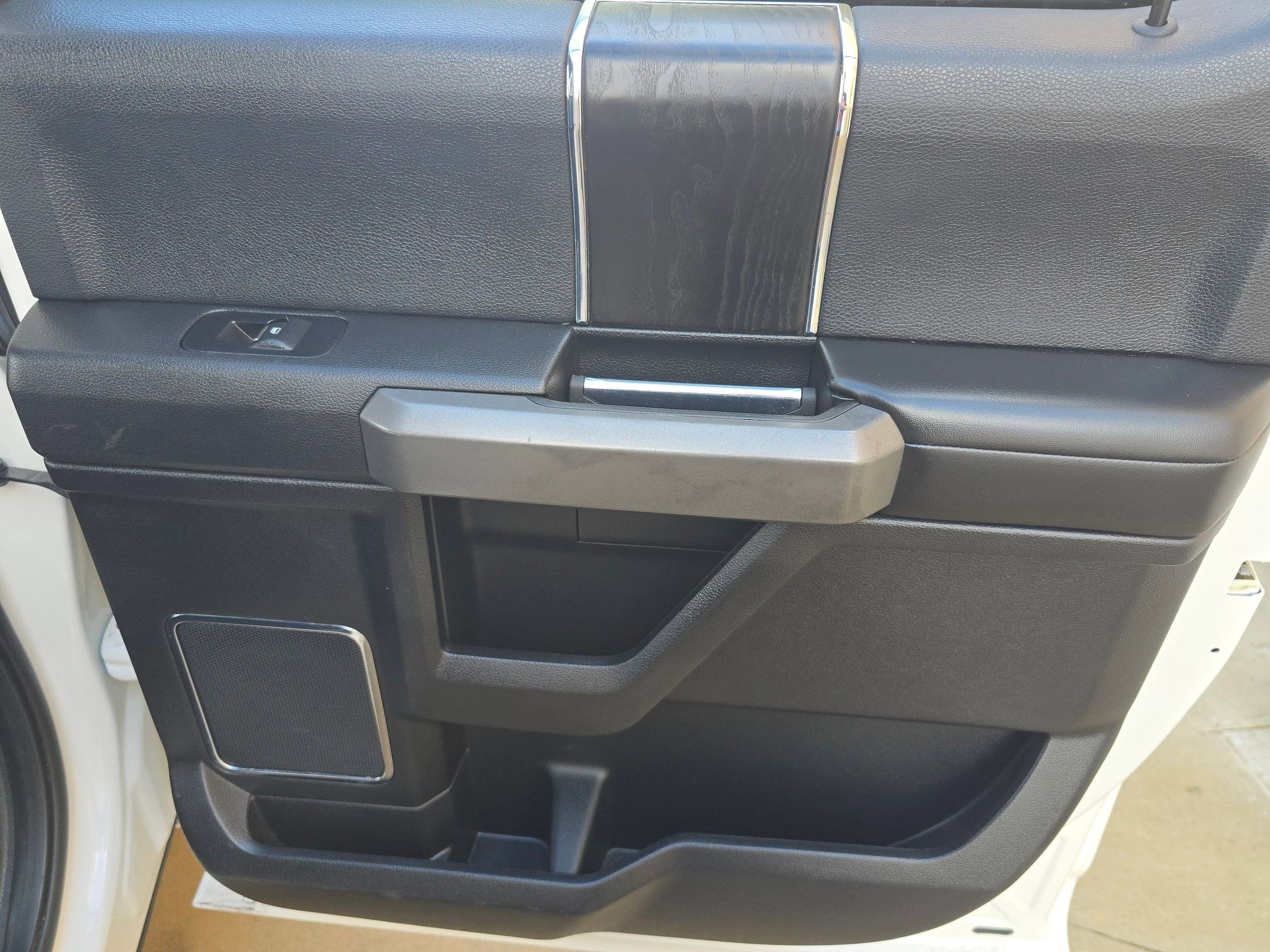 Used 2018 Ford F150 Platinum w/ Equipment Group 701A Luxury image 25