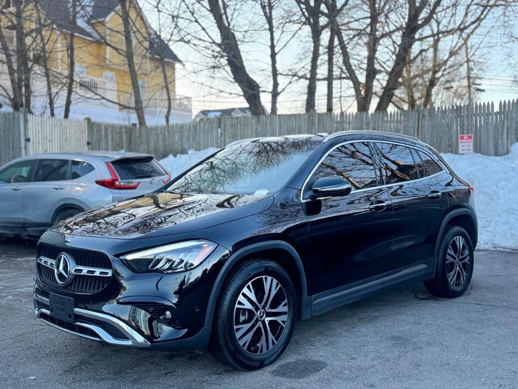 Used 2025 Mercedes-Benz GLA 250 4MATIC w/ Exclusive Package image 2
