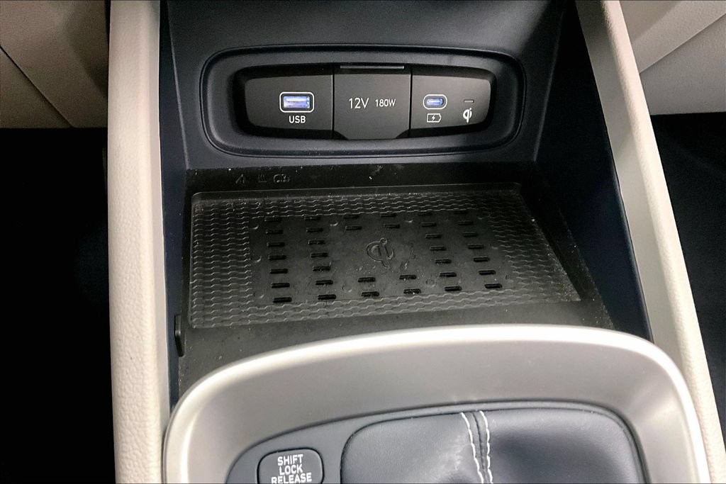 Certified 2024 Hyundai Venue Limited FWD image 24