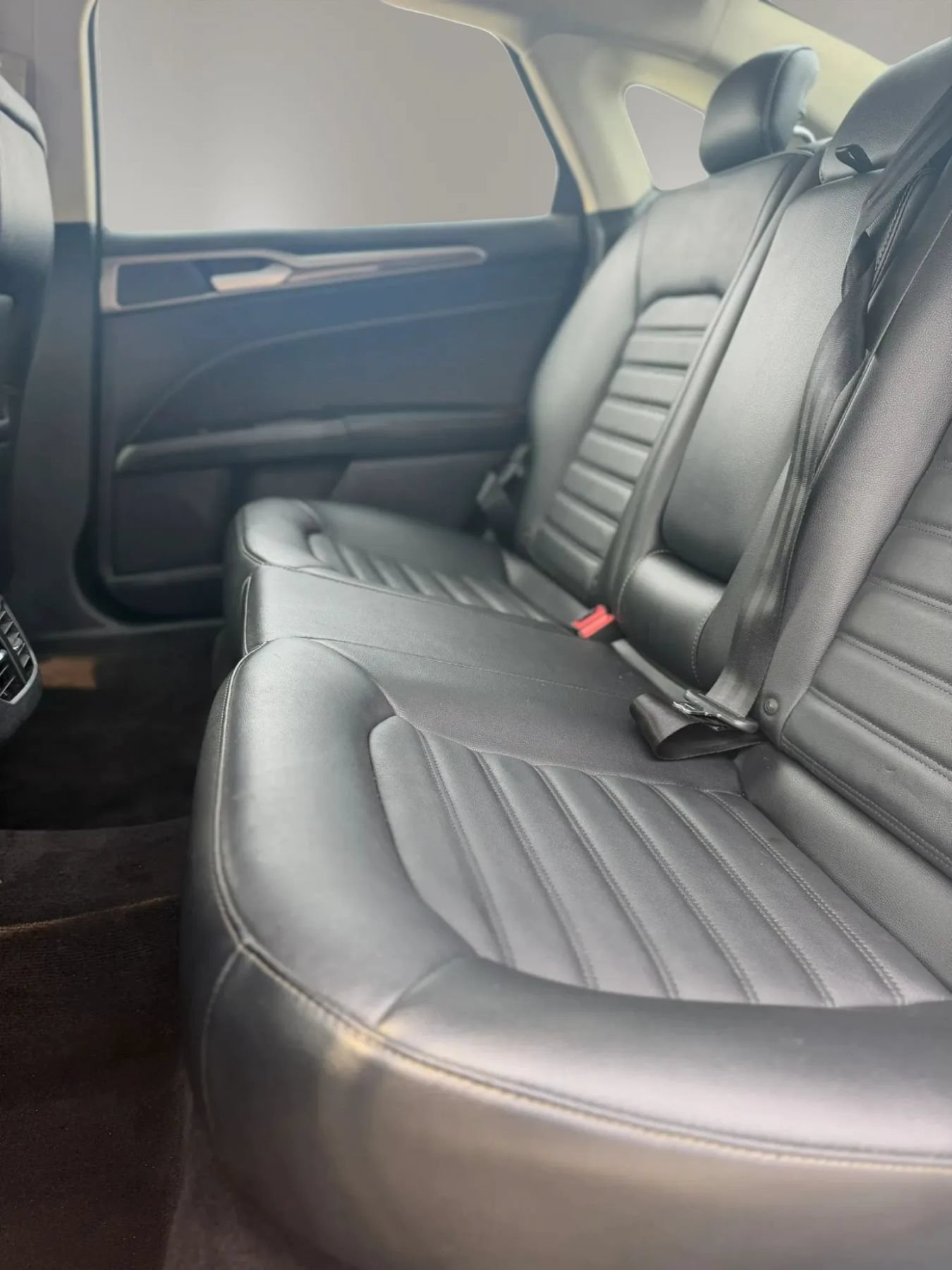 Used 2017 Ford Fusion SE w/ Fusion SE Technology Package FWD image 17