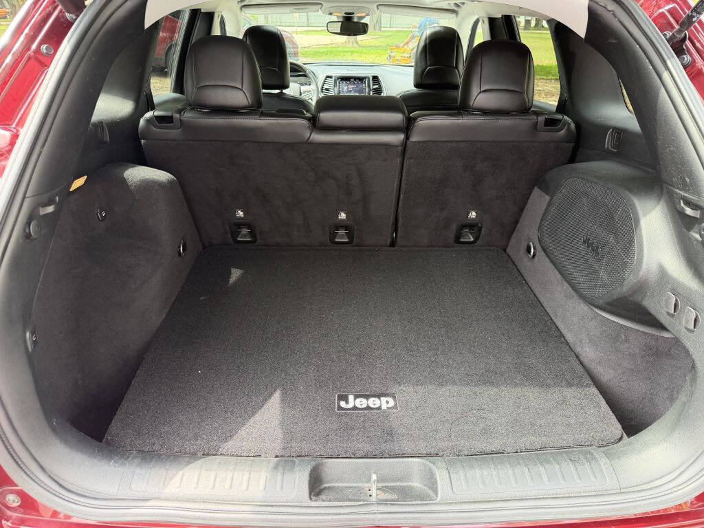 Used 2019 Jeep Cherokee Overland w/ Technology Group FWD image 18