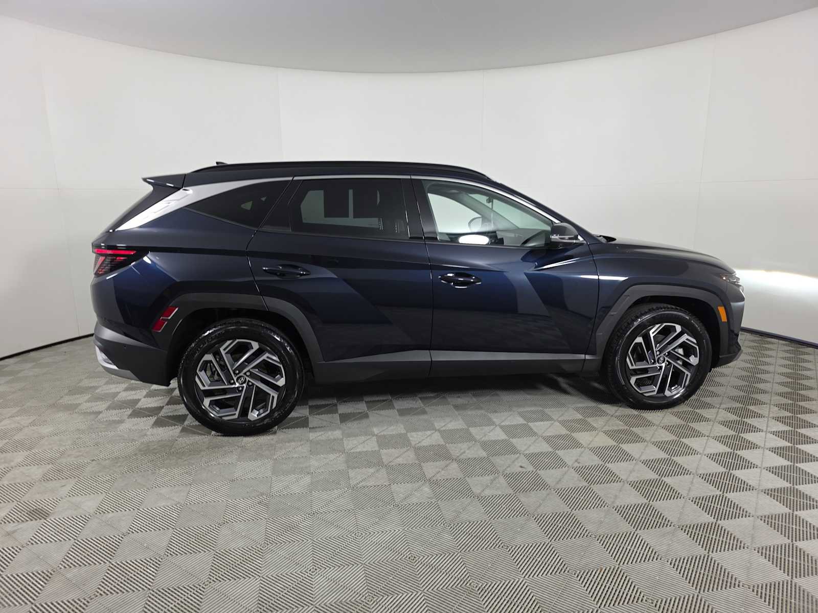 Used 2025 Hyundai Tucson Limited image 9