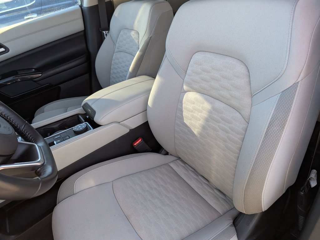 Used 2022 Nissan Pathfinder SV w/ SV Premium Package image 9