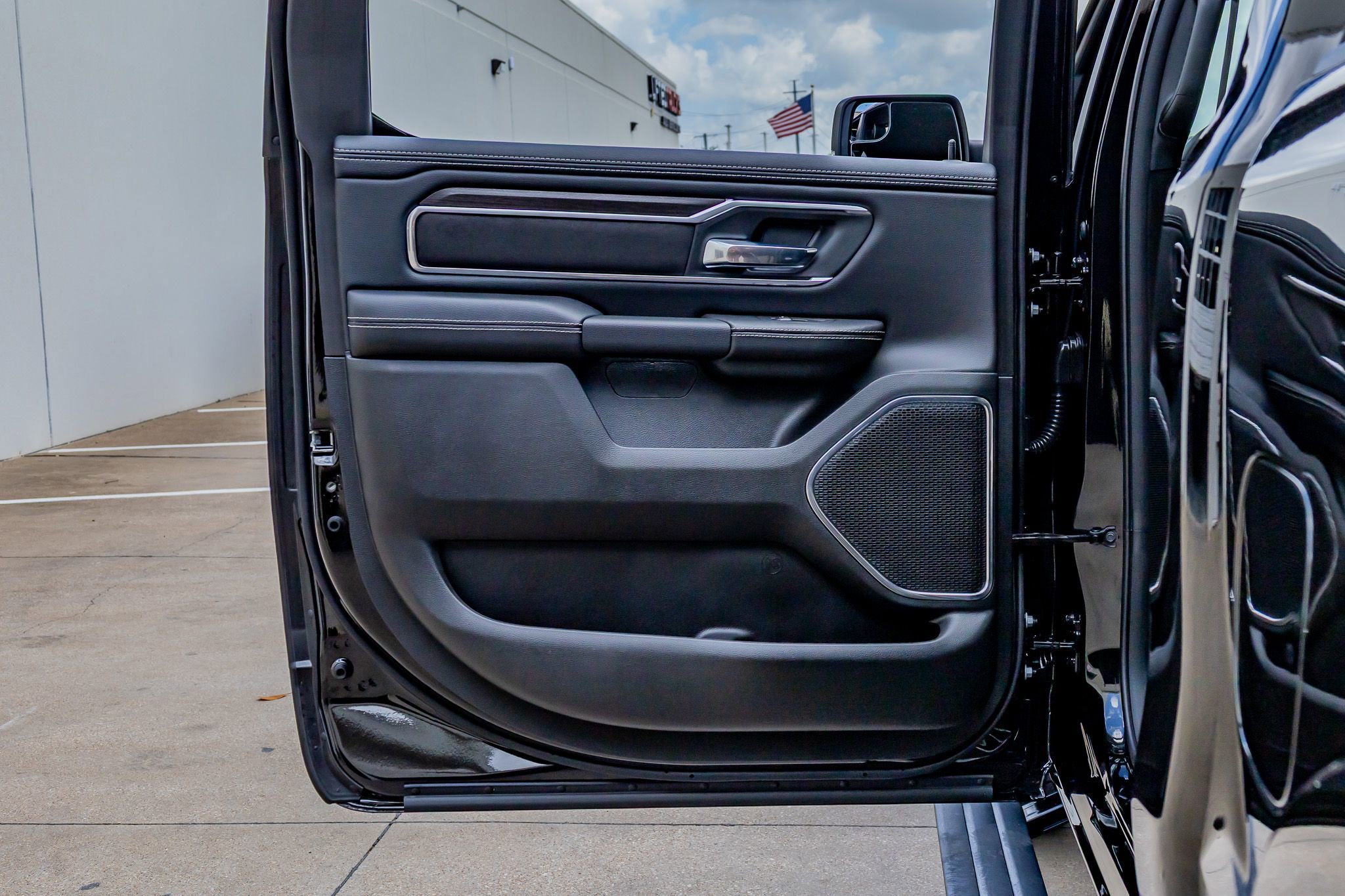 Used 2026 RAM 1500 Laramie w/ Night Edition image 38