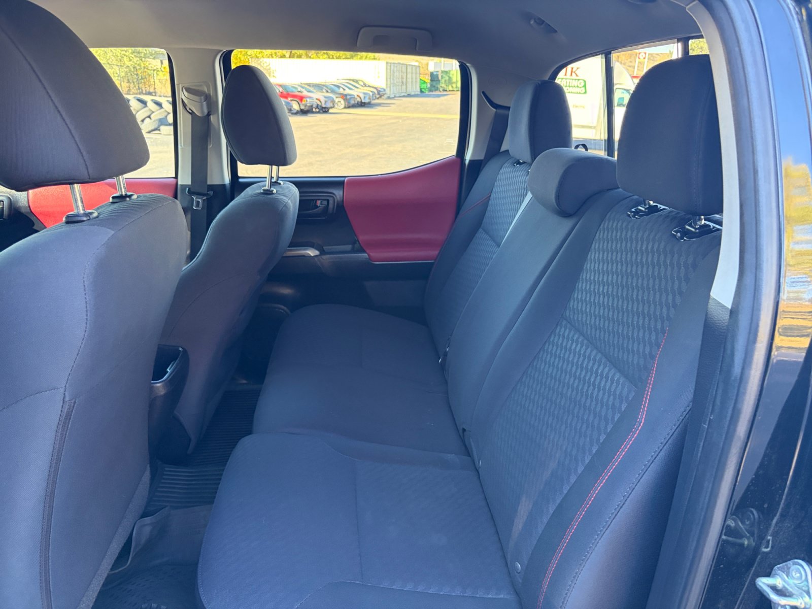 Used 2020 Toyota Tacoma SR5 AWD/4WD image 17