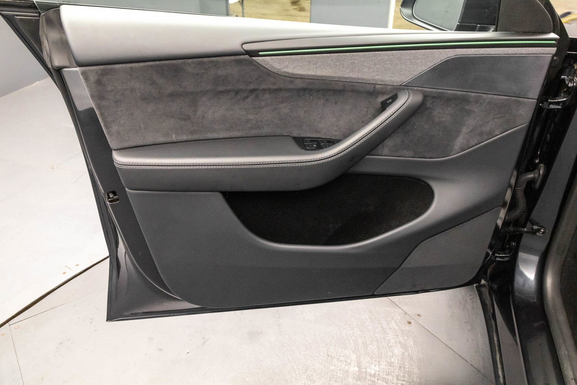 Used 2026 Tesla Model Y AWD image 26