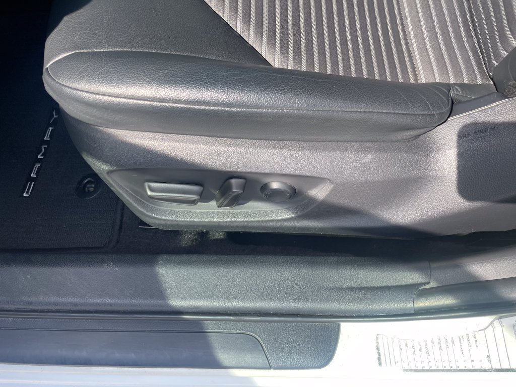 Used 2021 Toyota Camry SE FWD image 12