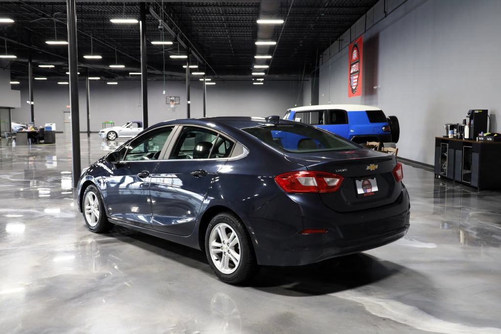 Used 2016 Chevrolet Cruze LT FWD image 5