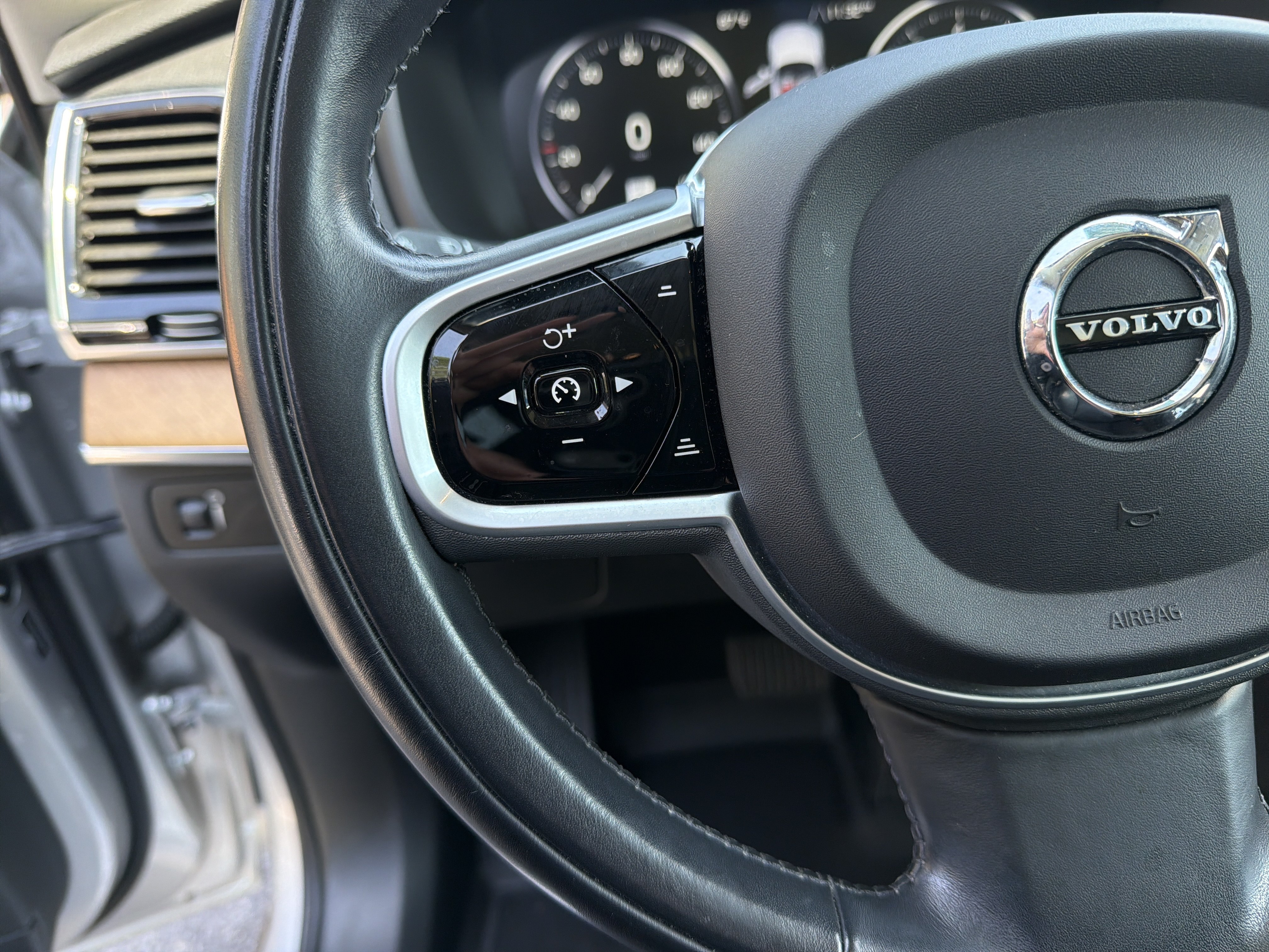Used 2021 Volvo XC90 T6 Momentum w/ Advanced Package AWD/4WD image 19