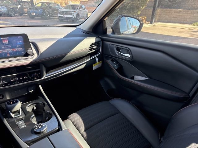 Used 2025 Nissan Rogue SV AWD/4WD image 28