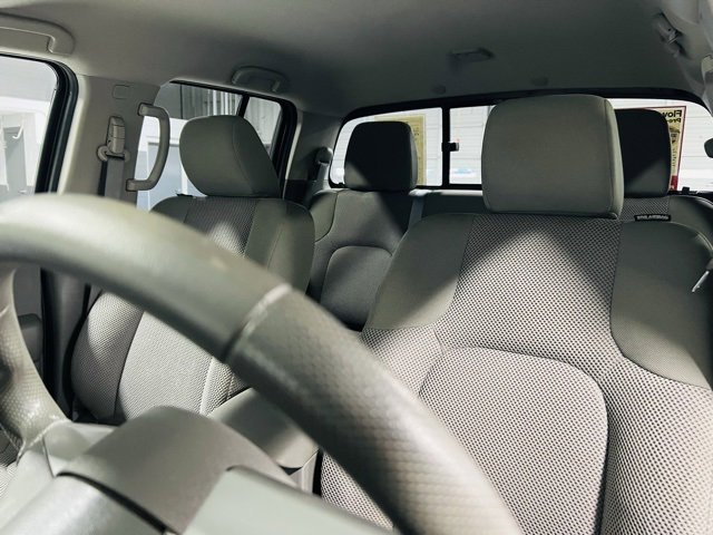 Used 2019 Nissan Frontier SV image 3