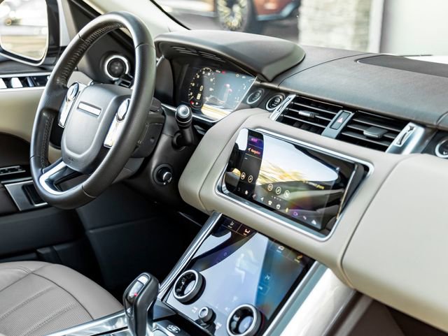 Used 2018 Land Rover Range Rover Sport HSE image 32