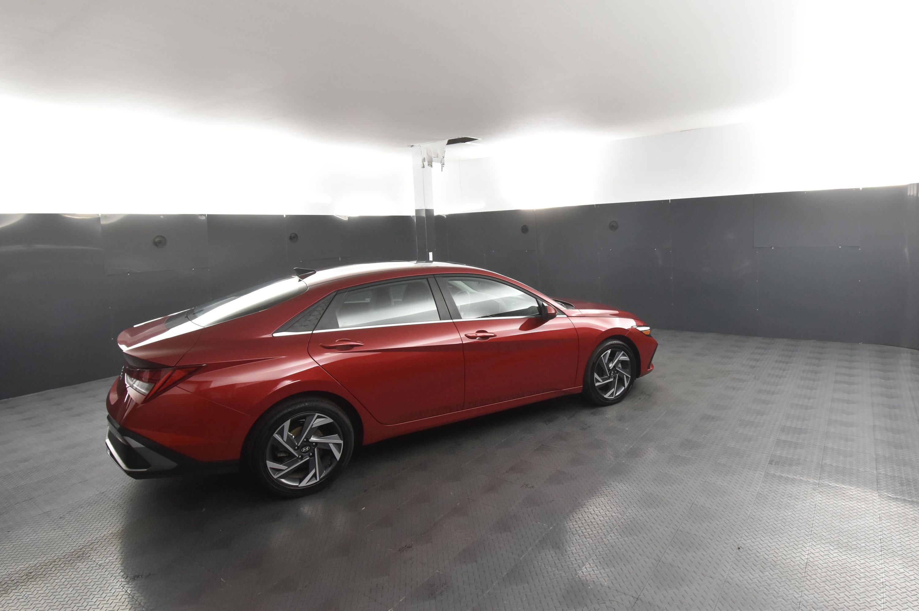 Used 2025 Hyundai Elantra SEL image 2