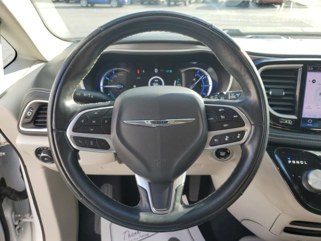 Used 2022 Chrysler Pacifica Touring-L image 13