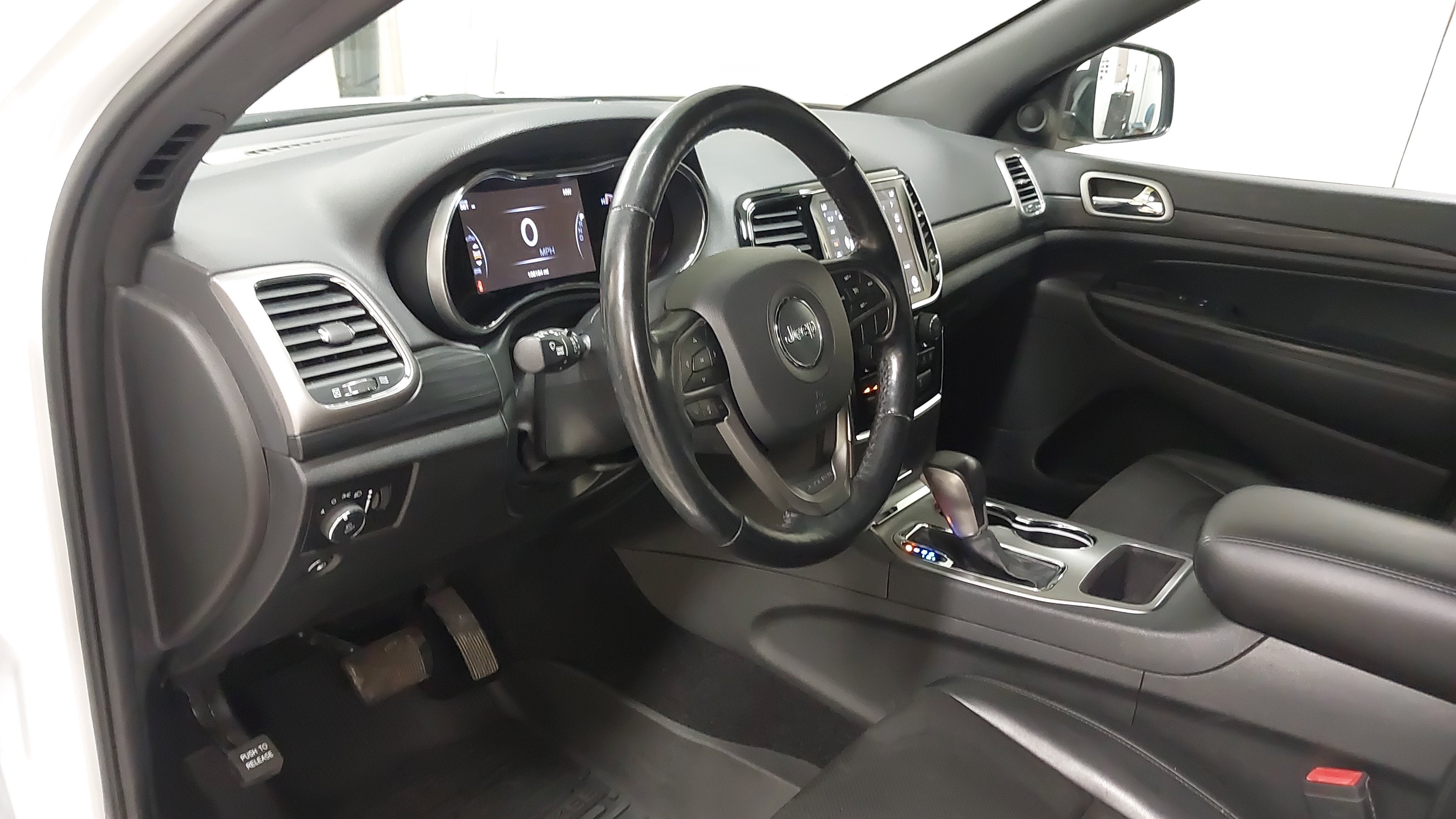 Used 2021 Jeep Grand Cherokee Laredo X AWD/4WD image 18