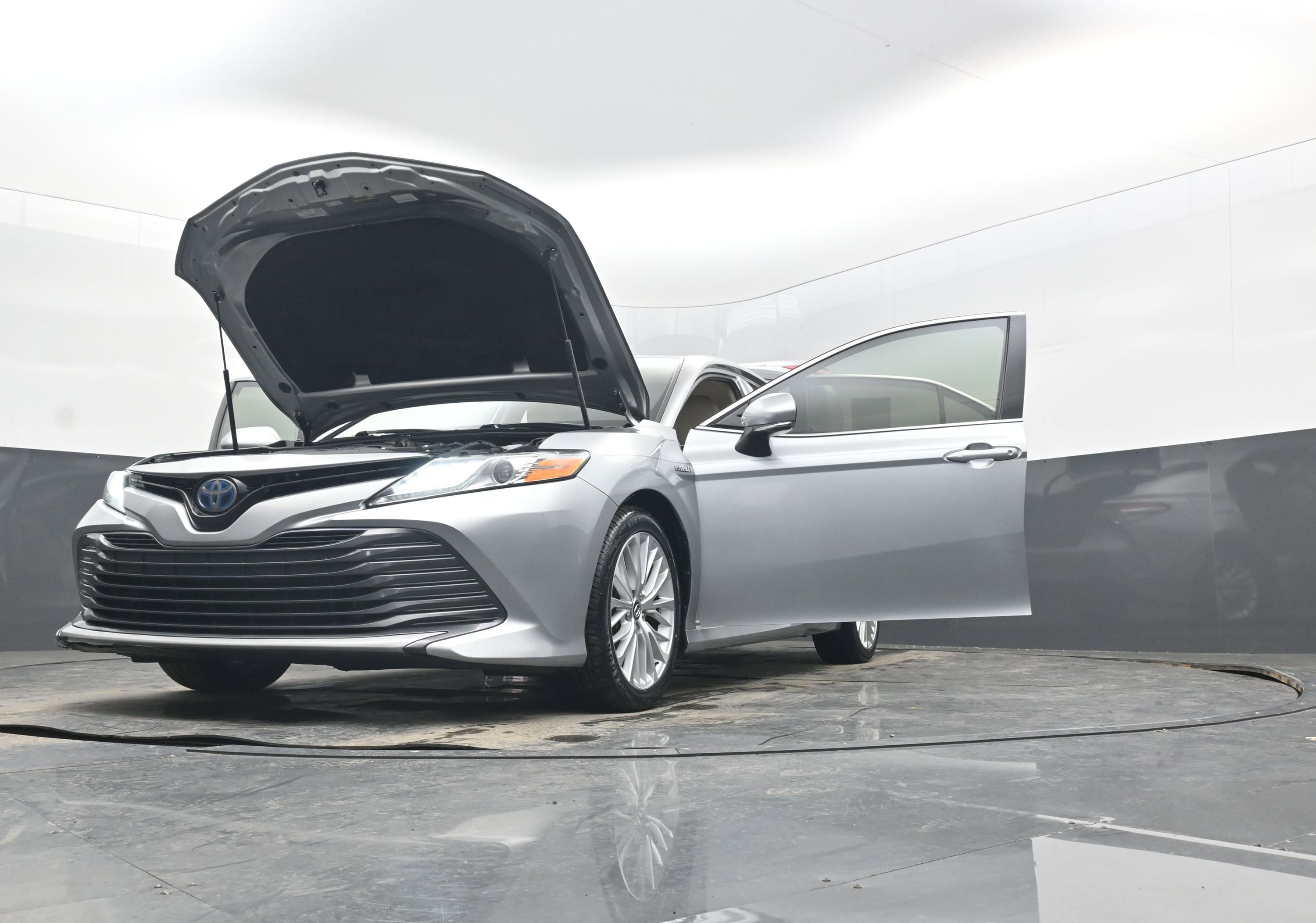 Used 2019 Toyota Camry XLE image 38