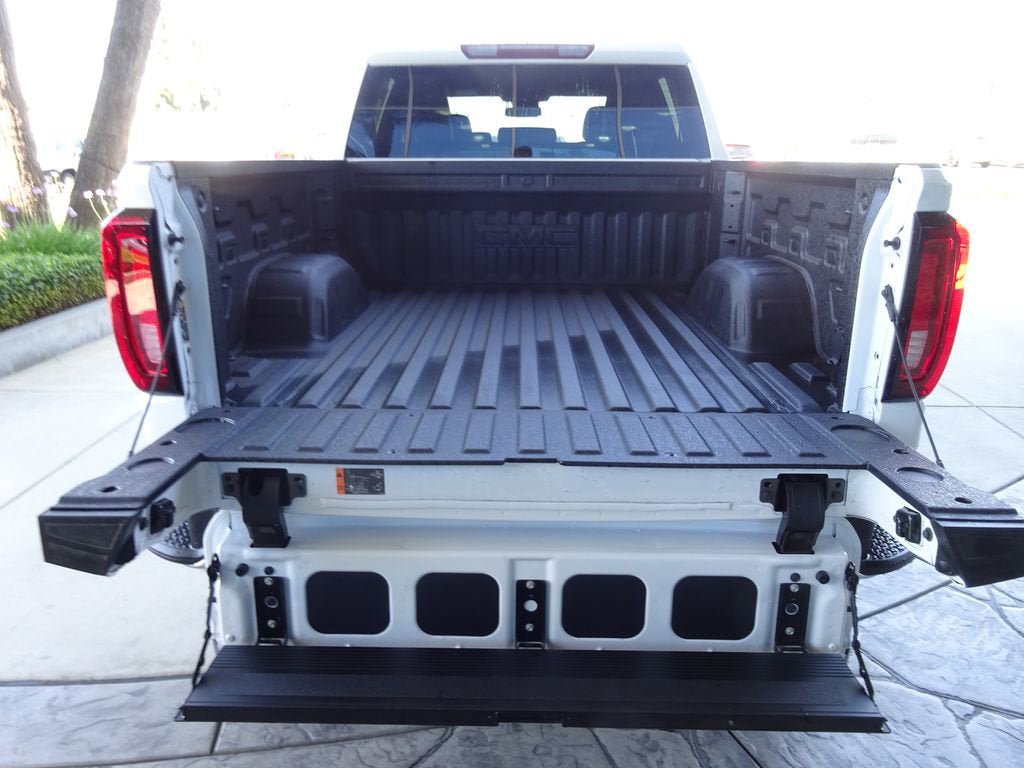 New 2026 GMC Sierra 1500 SLT AWD/4WD image 9