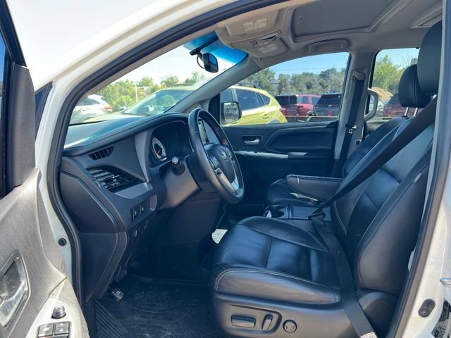 Used 2017 Toyota Sienna SE Premium FWD image 27