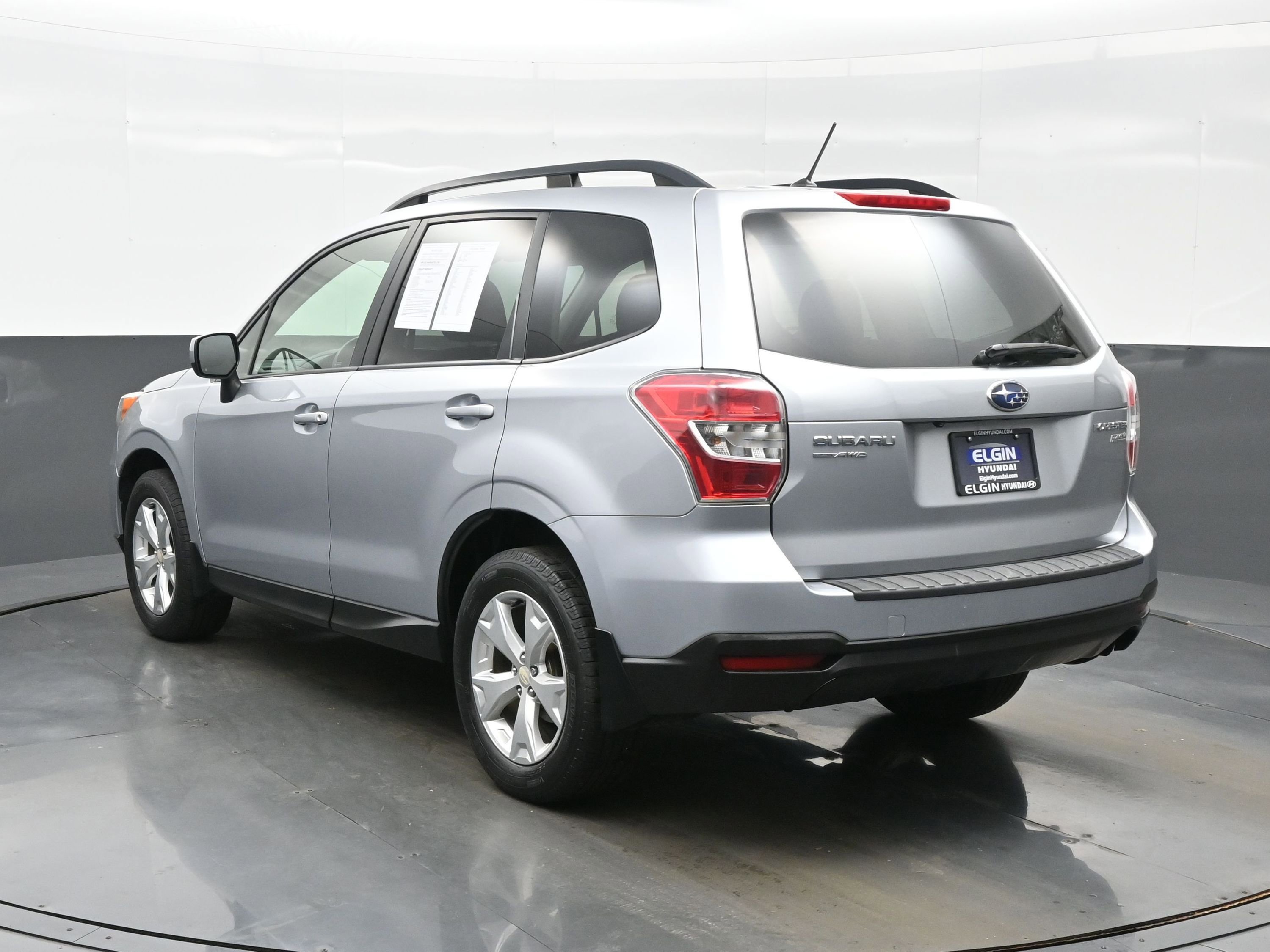 Used 2015 Subaru Forester 2.5i Premium w/ All-Weather Package AWD/4WD image 4