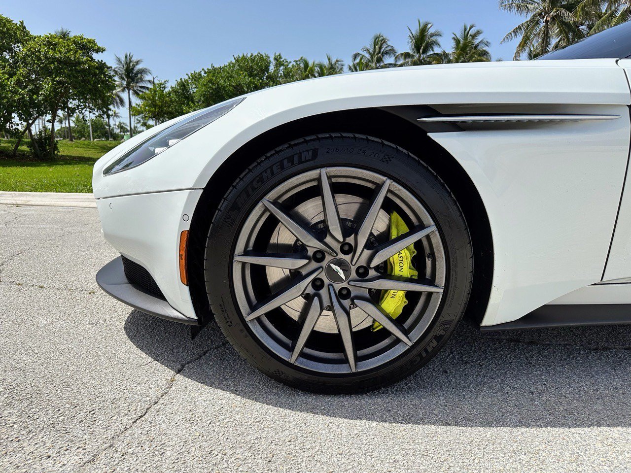 Used 2019 Aston Martin DB11 Volante RWD image 9