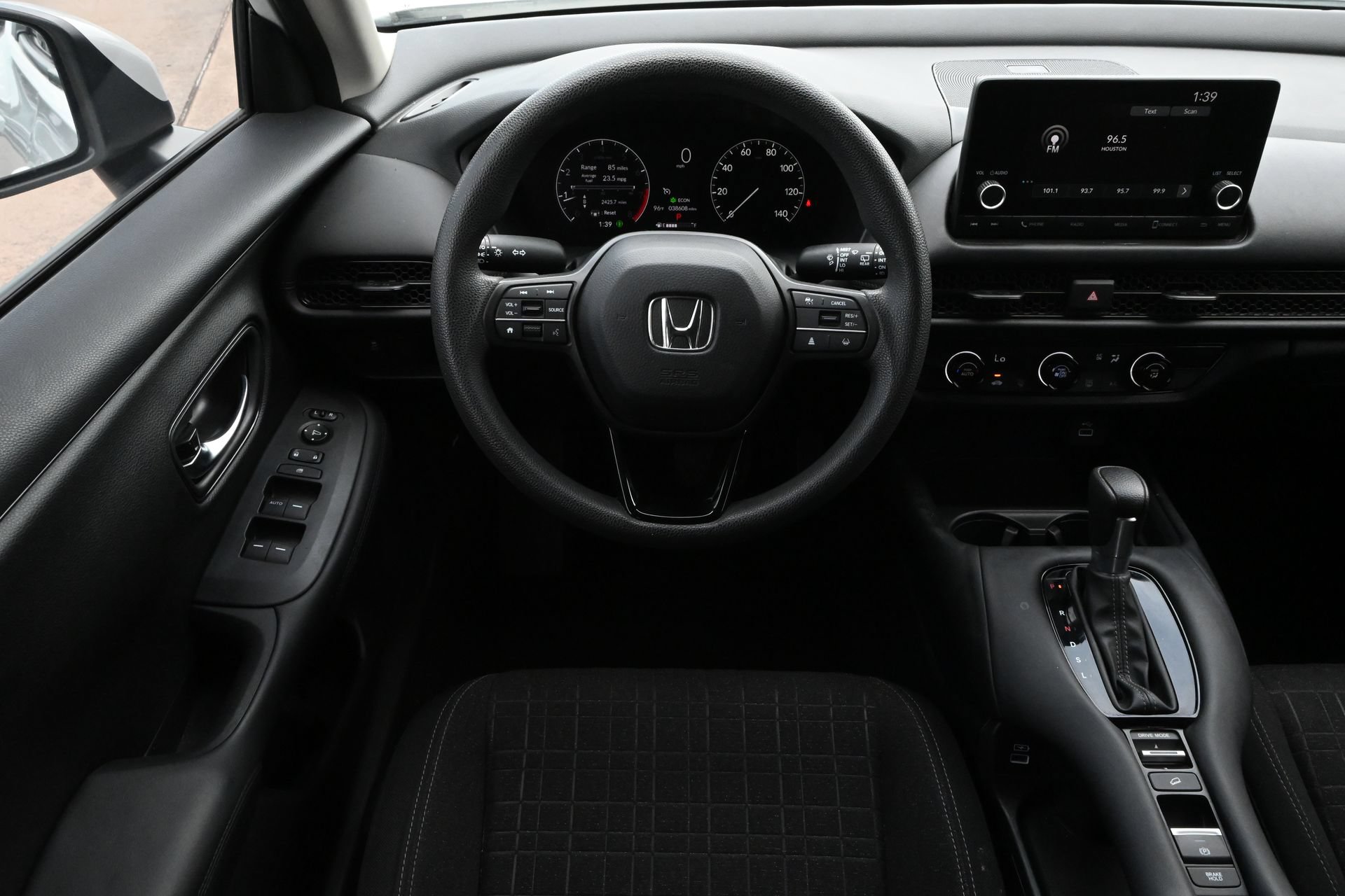 Used 2023 Honda HR-V LX image 9
