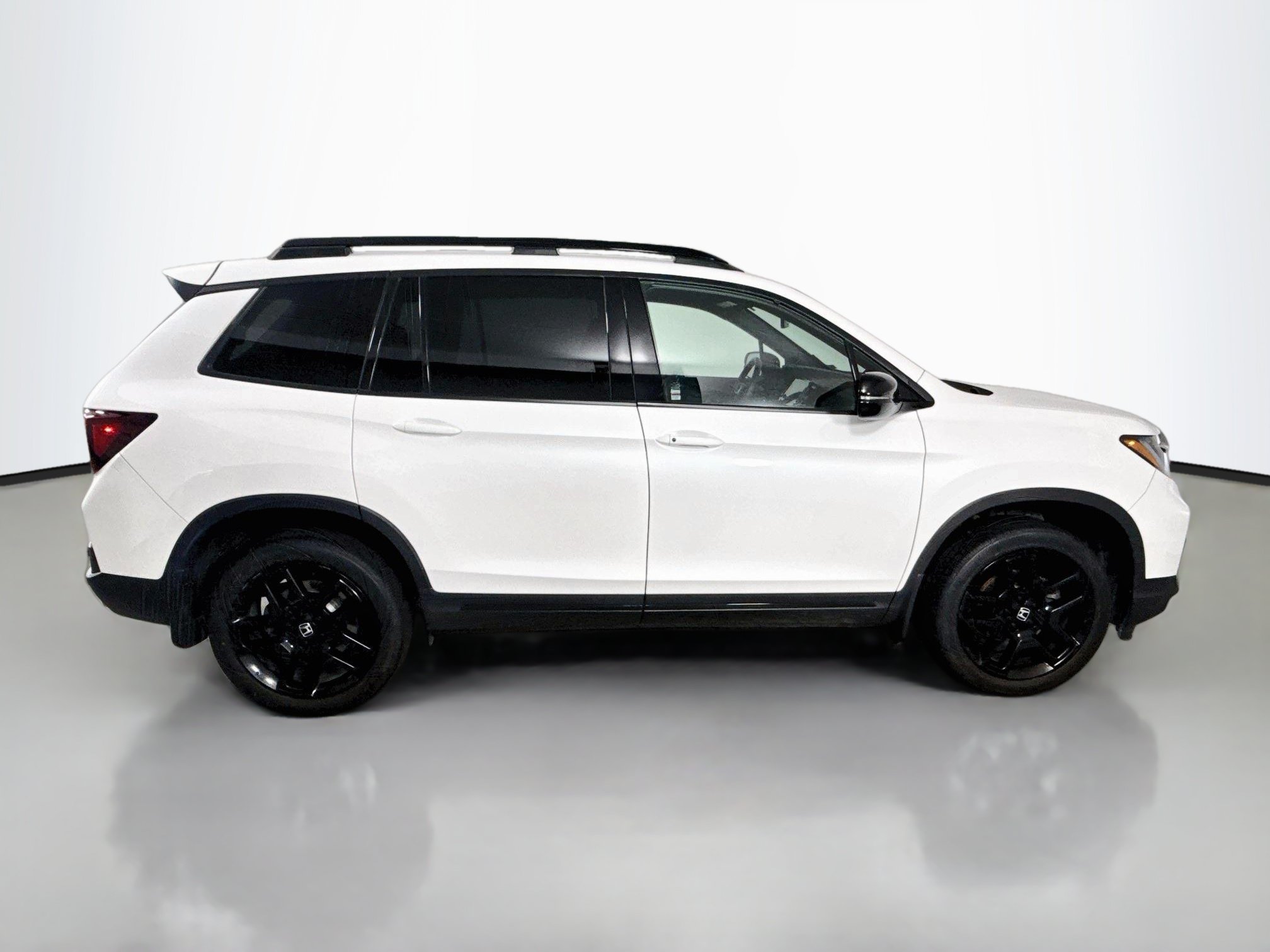 Used 2025 Honda Passport Black Edition image 8