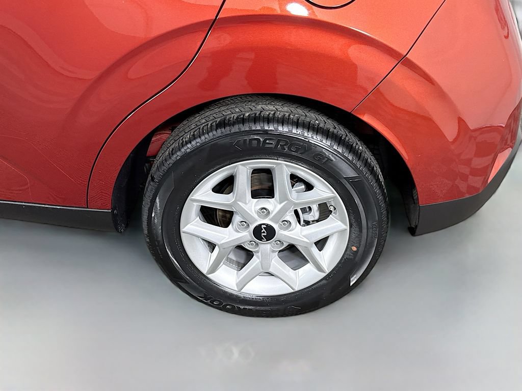 Certified 2023 Kia Soul LX w/ LX Technology Package FWD image 32