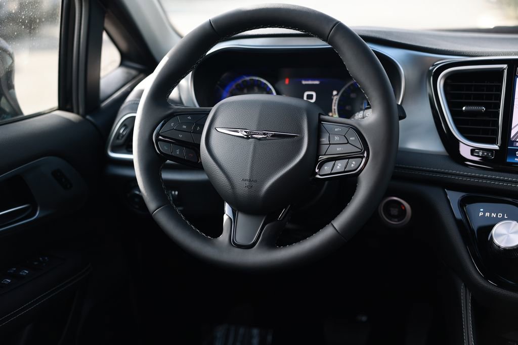 New 2026 Chrysler Pacifica Limited image 22