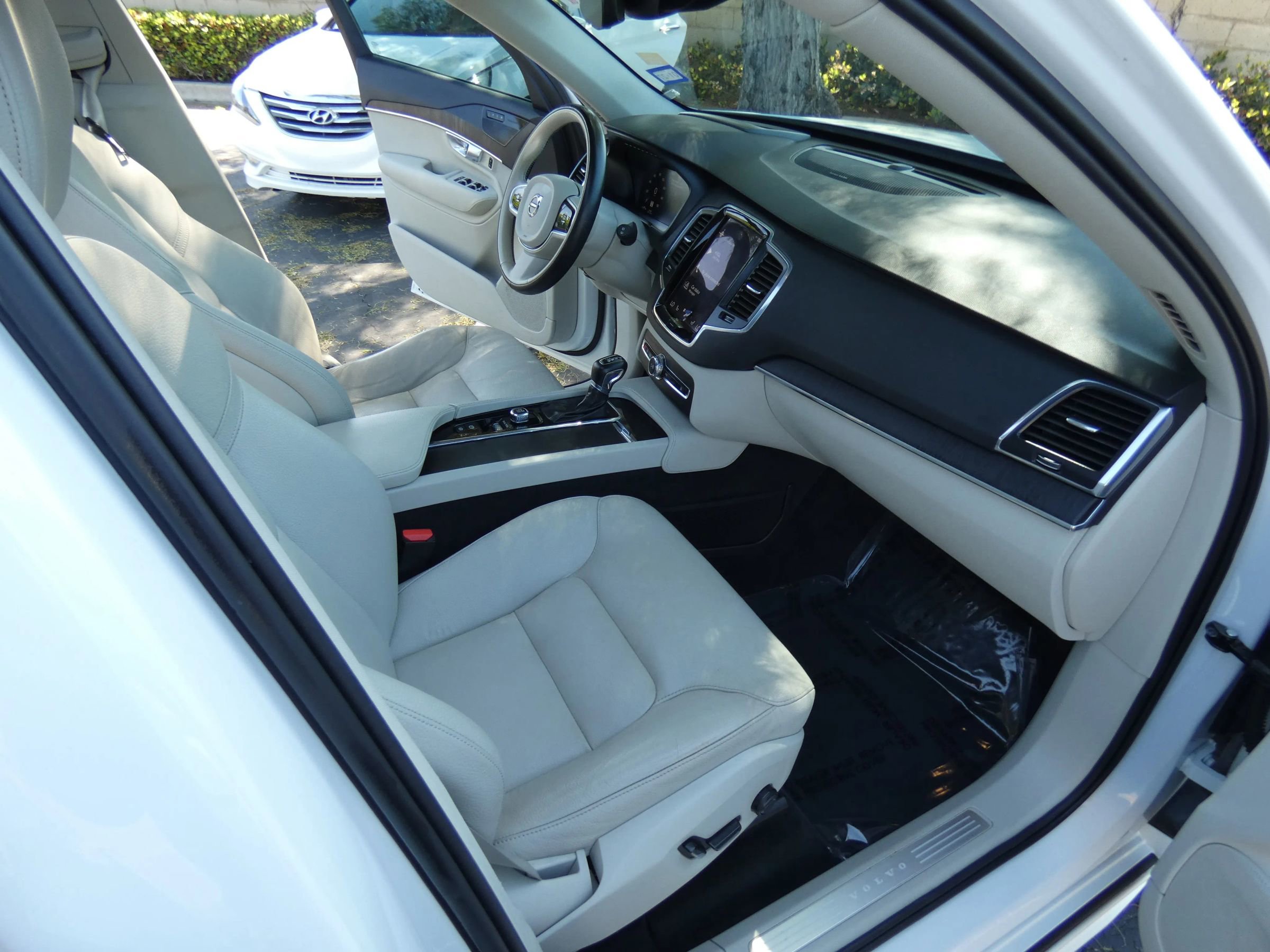 Used 2020 Volvo XC90 T6 Momentum image 27