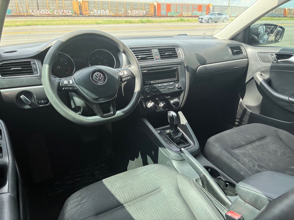 Used 2015 Volkswagen Jetta SE FWD image 29