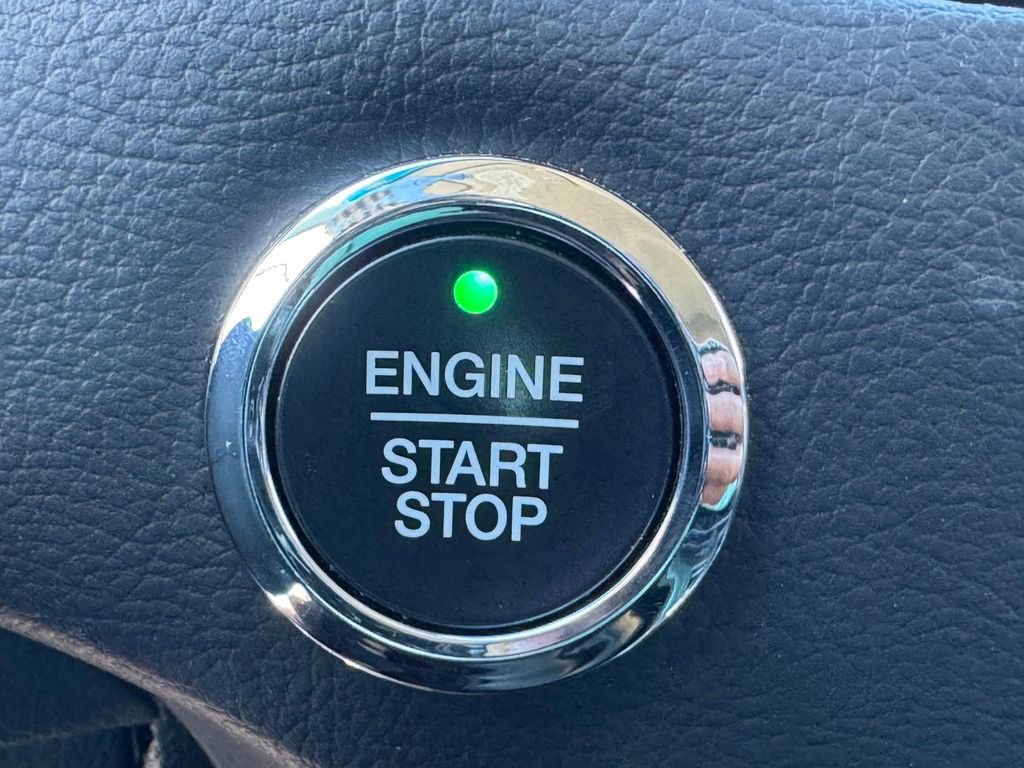 Used 2024 Ford Edge Titanium image 19