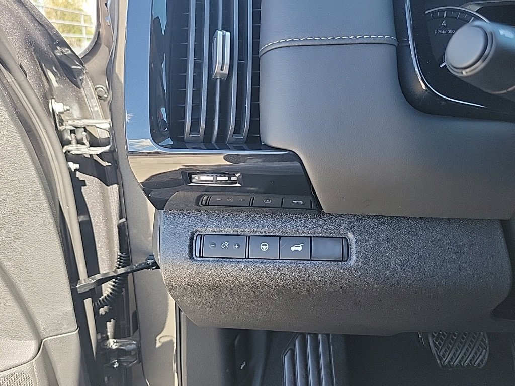 New 2025 Nissan Pathfinder SV w/ Cargo Package image 21