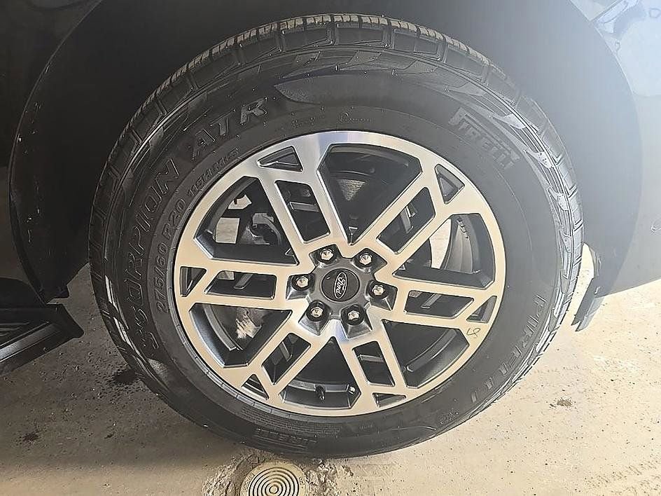 Used 2025 Ford Expedition Active image 46