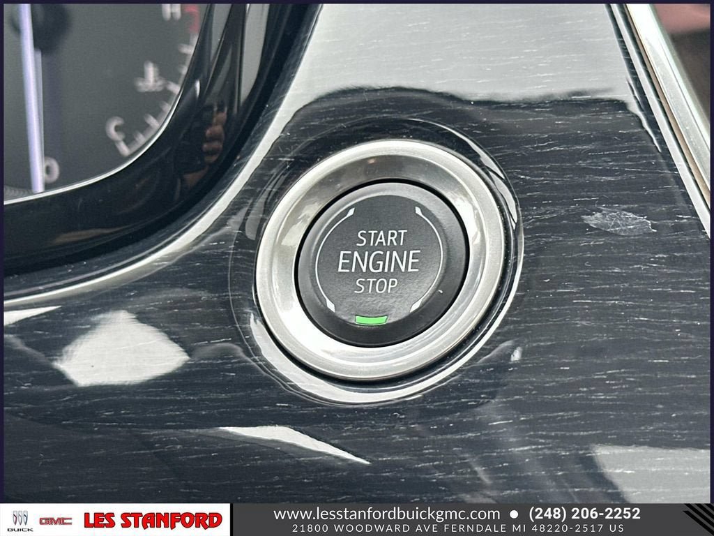Certified 2025 Cadillac XT6 Premium Luxury AWD/4WD image 30