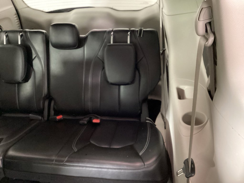 Used 2023 Chrysler Pacifica Touring-L image 15