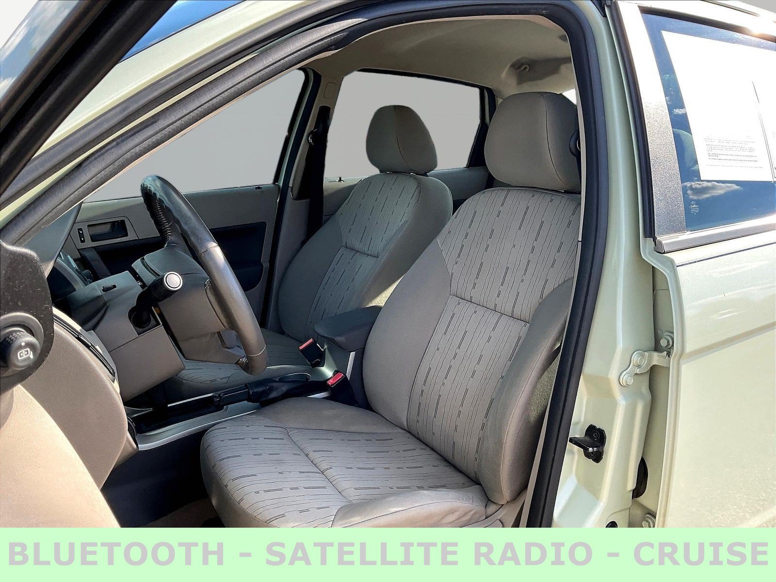 Used 2010 Ford Focus SE FWD image 21