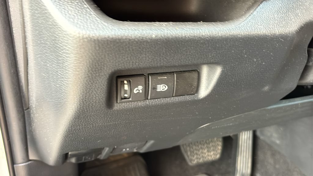 Used 2023 Toyota RAV4 LE AWD/4WD image 11