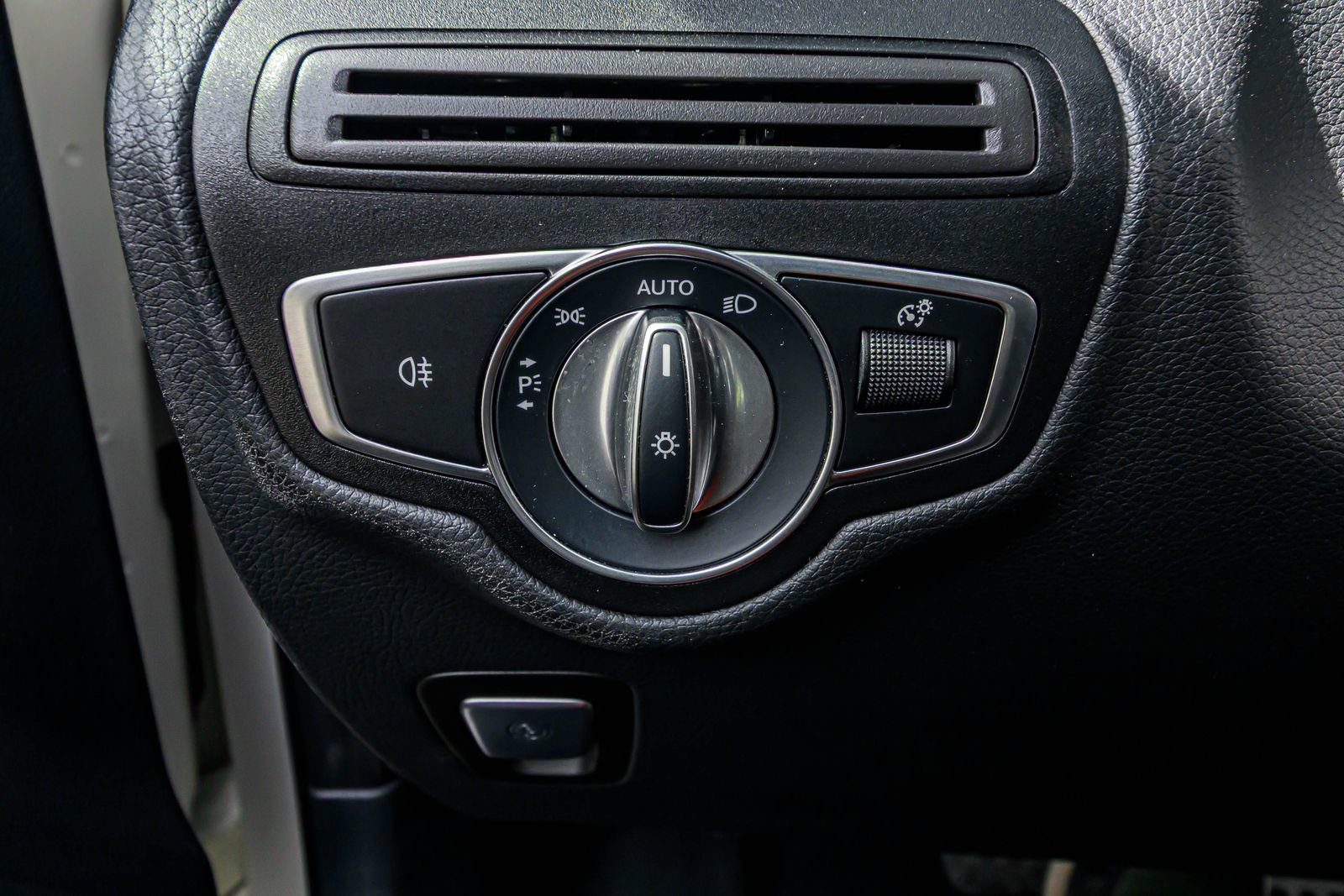 Used 2021 Mercedes-Benz GLC 300 w/ AMG Line image 21