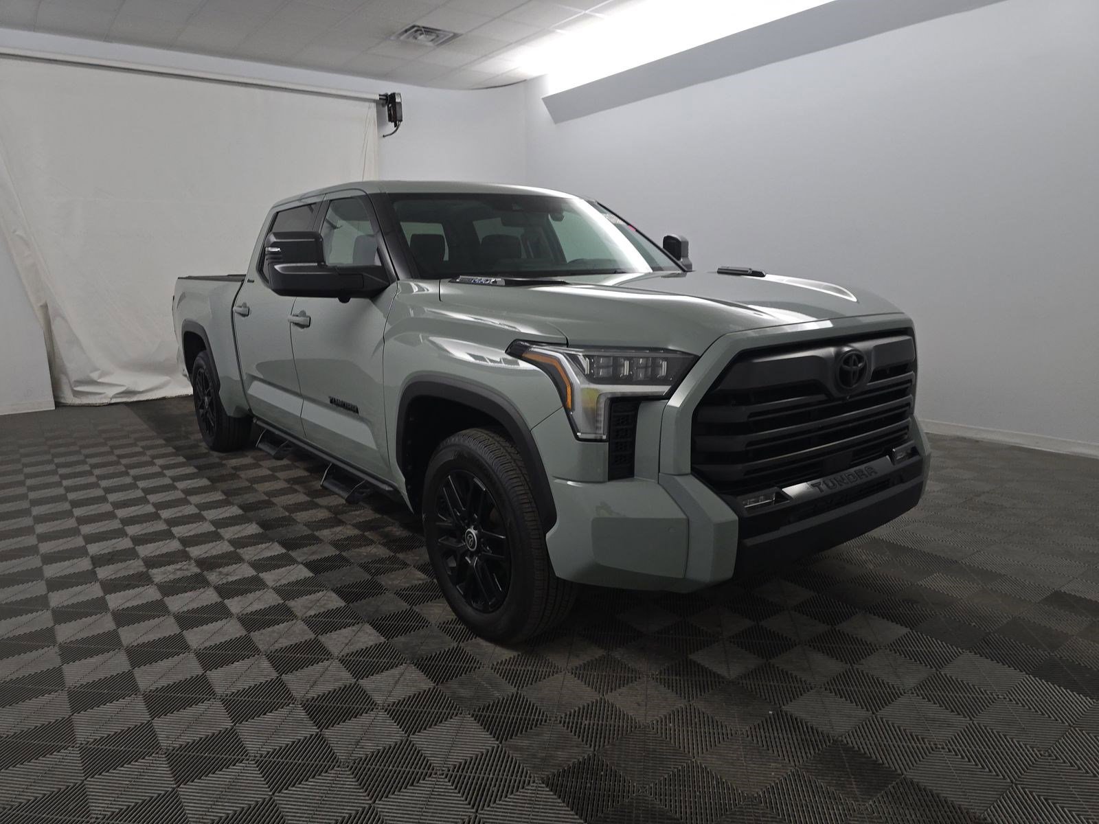 Used 2024 Toyota Tundra Limited AWD/4WD image 3