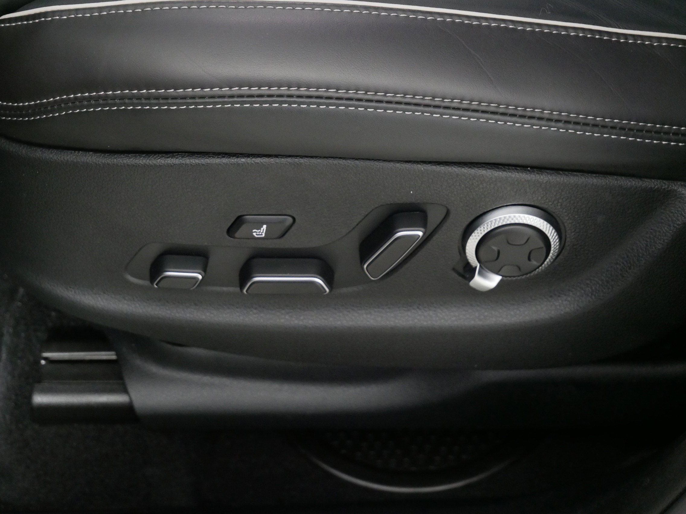 Certified 2025 Genesis GV70 3.5T Sport w/ Sport Advanced Package image 20