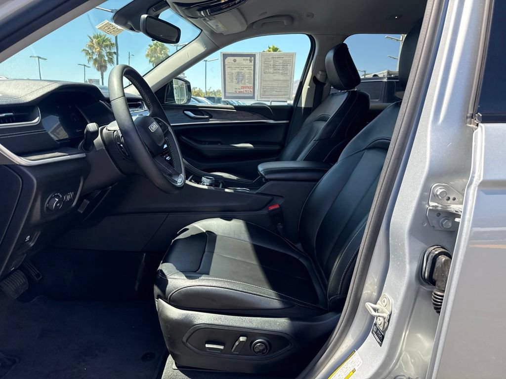 Used 2023 Jeep Grand Cherokee L Limited AWD/4WD image 14