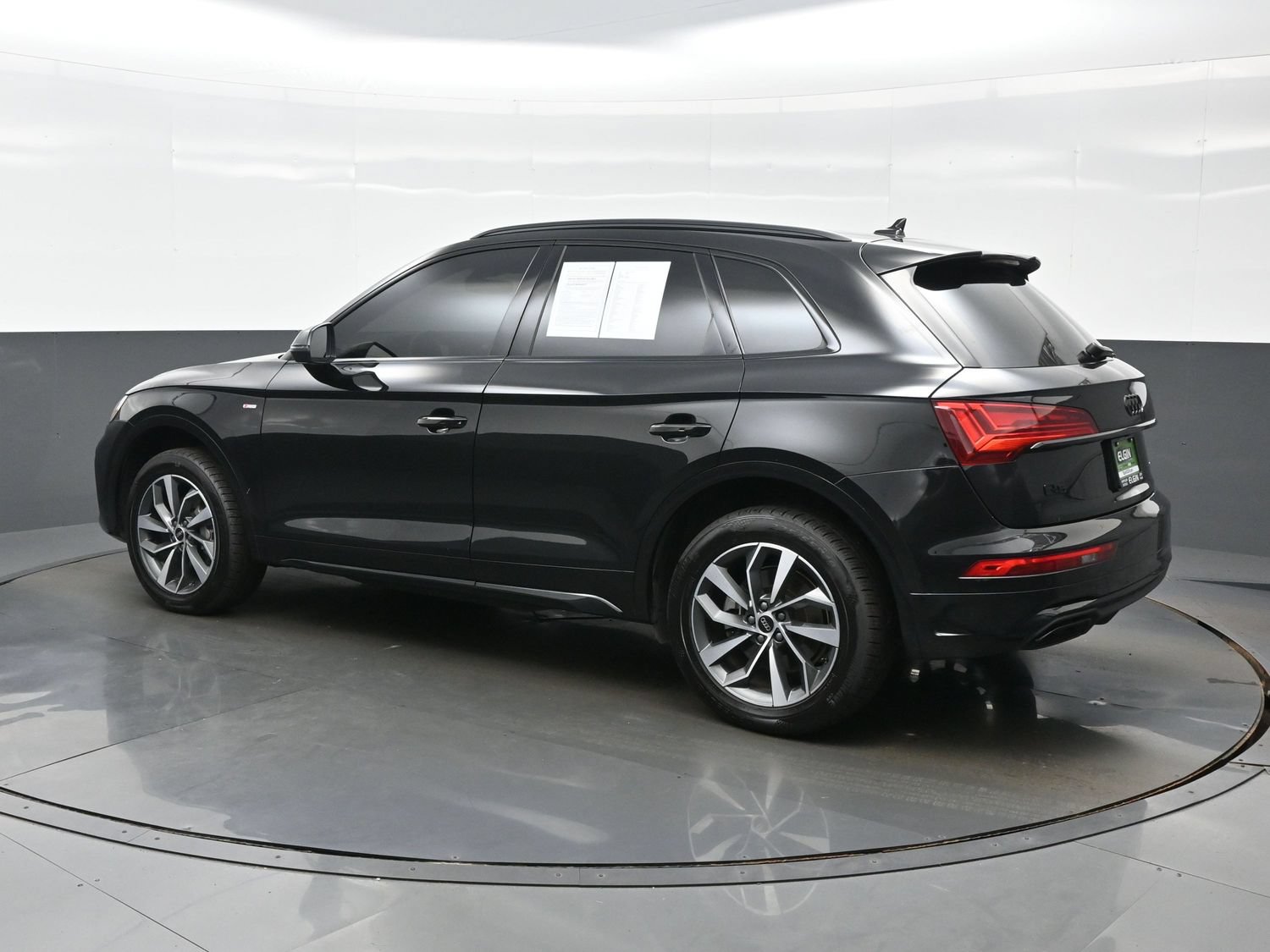 Used 2024 Audi Q5 2.0T Premium w/ Summer of Audi Package AWD/4WD image 5