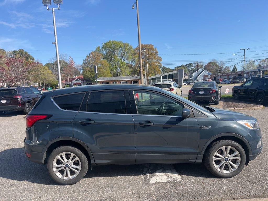 Used 2019 Ford Escape SE image 3