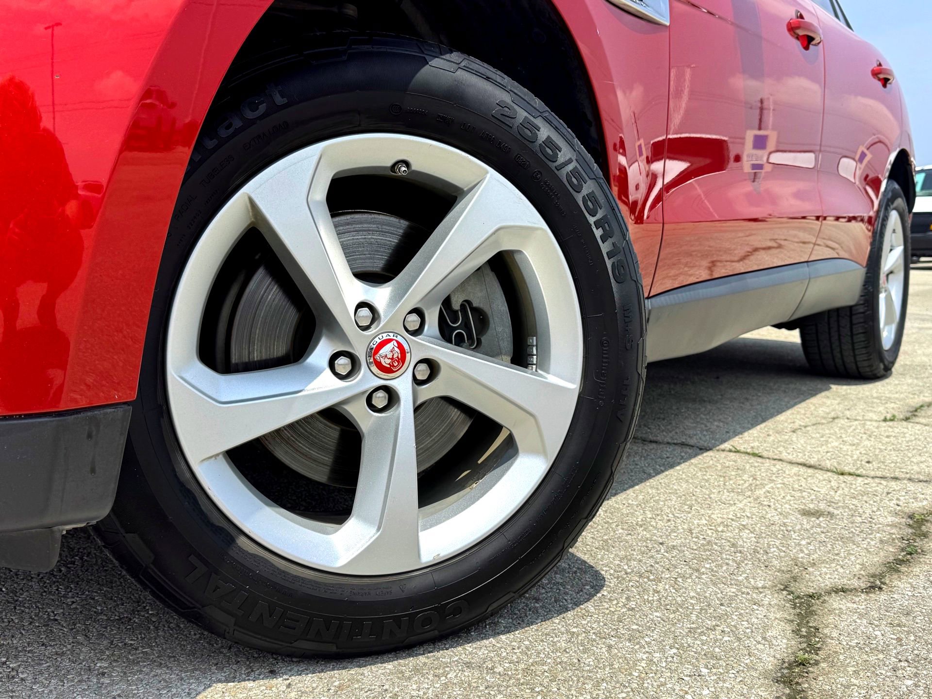 Used 2018 Jaguar F-PACE Premium AWD/4WD image 2