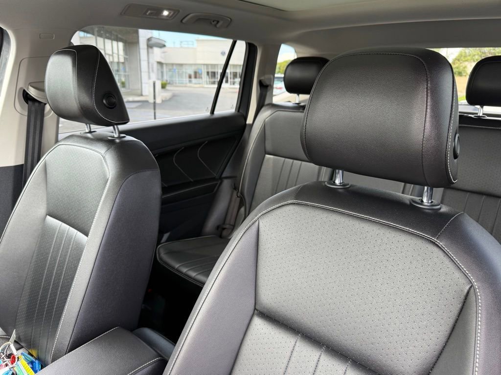 Used 2022 Volkswagen Tiguan SE w/ Panoramic Sunroof Package AWD/4WD image 15
